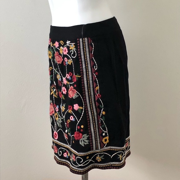 -SOLD- Anthropologie Black Braeve Embroidered Floral Mini Skirt Size Small - Picture 3 of 6